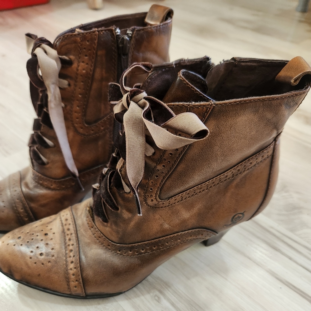 BORN heels with velvet laces